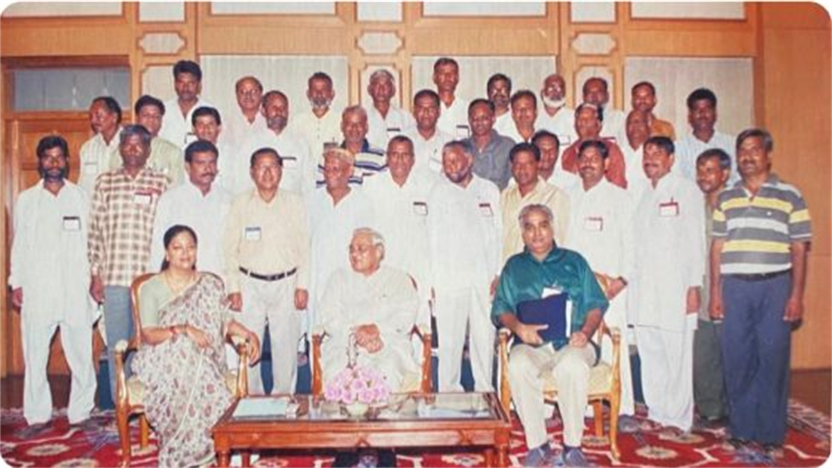 Group photograph with Shri Hanuman Singh Ji