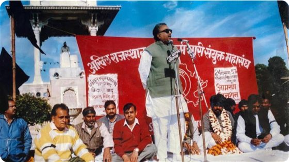 Public gathering honoring Shri Hanuman Singh Ji